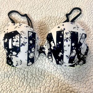 VS Pink - New Condition